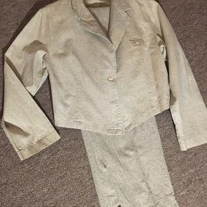 Women’s Pant Suit
